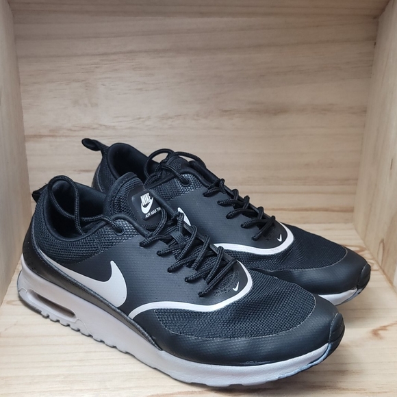 Nike Womens Air Max Thea Gymnastics Shoes - Picture 3 of 10